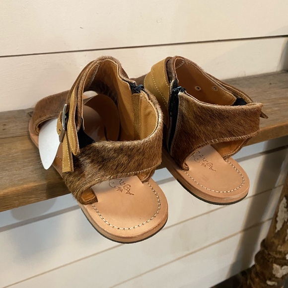 Agave Sky | Amber Brown + Black Brindle Cowhide Sandal | NWT - Picture 6 of 7